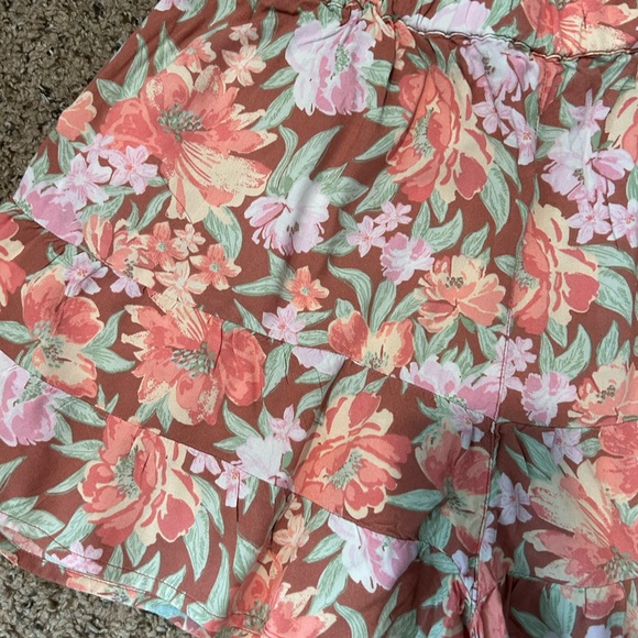 SO Floral Ruffle Shorts - Picture 6 of 8